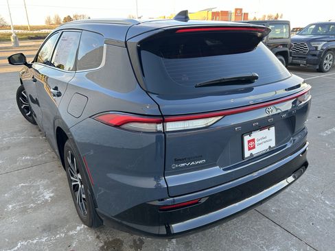 Certified 2025 Toyota Crown Signia image 4