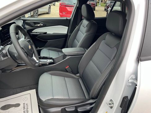 New 2026 Chevrolet Trax LT w/ LT Convenience Package FWD image 25