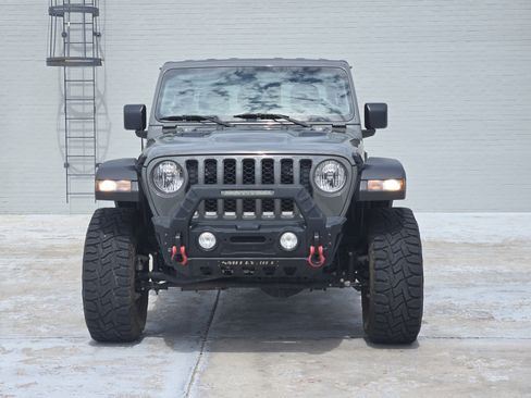 Used 2021 Jeep Gladiator Rubicon AWD/4WD image 3