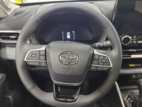 New 2026 Toyota Highlander Platinum AWD/4WD image 26