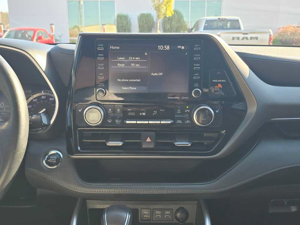 Used 2022 Toyota Highlander XLE AWD/4WD image 12