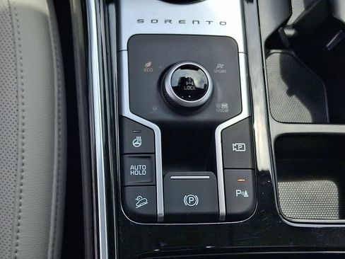 Certified 2023 Kia Sorento SX Prestige w/ Panoramic Sunroof Package AWD/4WD image 21