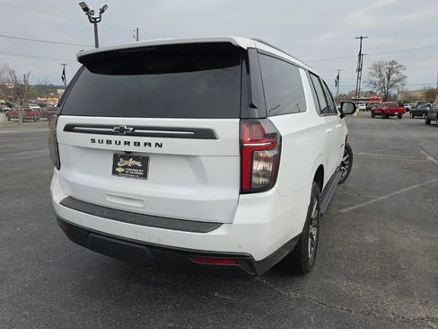 Used 2024 Chevrolet Suburban Z71 image 2