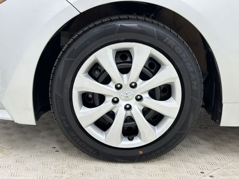 Used 2025 Toyota Corolla LE FWD image 12