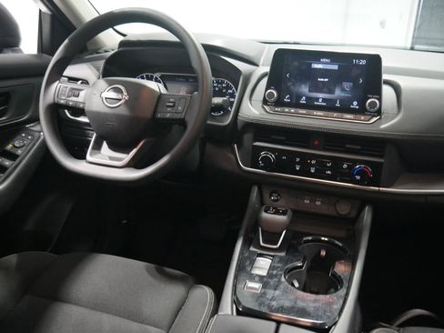 Used 2025 Nissan Rogue S image 18