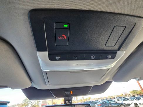 Used 2024 Nissan Pathfinder SL w/ Black Appearance Package image 29