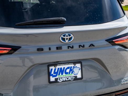 Used 2024 Toyota Sienna XSE w/ XSE Plus Package AWD/4WD image 13