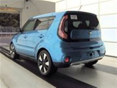 Used 2018 Kia Soul + FWD image 3