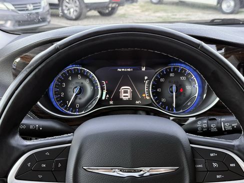Used 2022 Chrysler Pacifica Limited FWD image 38