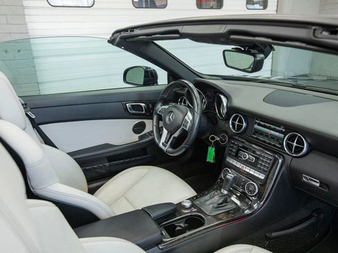 Used 2015 Mercedes-Benz SLK 250 image 15