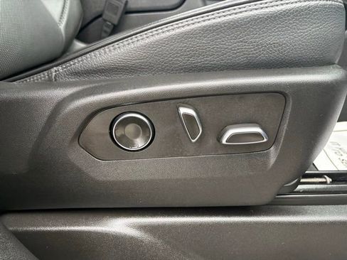 Used 2024 GMC Yukon XL Denali image 31