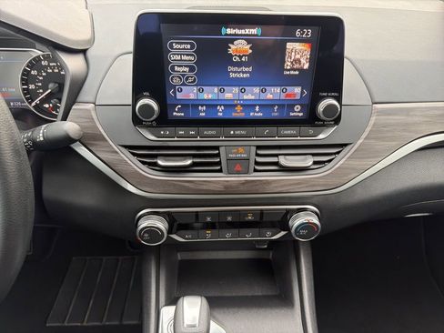 Used 2025 Nissan Altima 2.5 SV FWD image 25