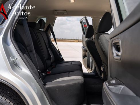 Used 2024 Nissan Rogue SV FWD image 9
