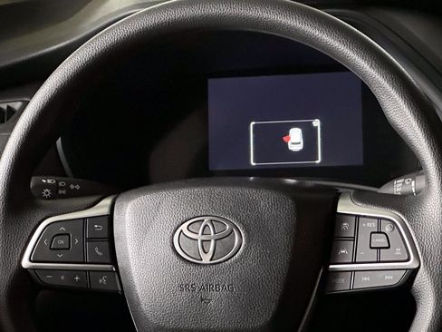 Used 2025 Toyota Grand Highlander AWD image 17