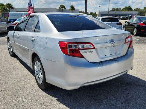 Used 2013 Toyota Camry LE image 6