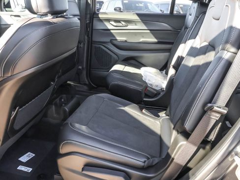 New 2025 Jeep Grand Cherokee L Altitude image 16