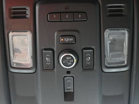Used 2023 Chevrolet Suburban Premier AWD/4WD image 18