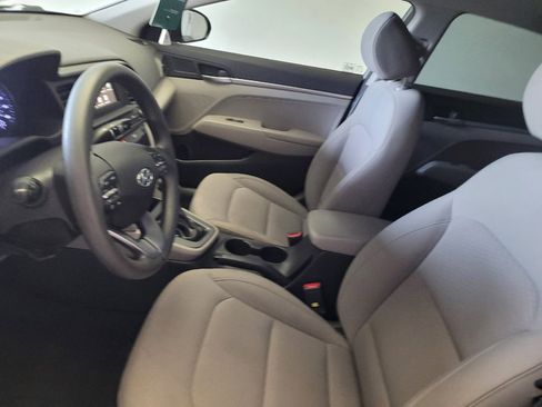 Used 2020 Hyundai Elantra SE FWD image 17