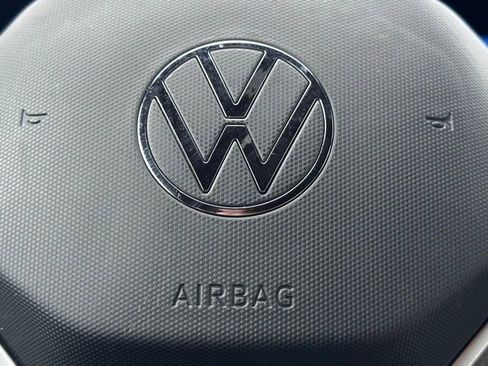 Used 2022 Volkswagen Tiguan SE R-Line image 13