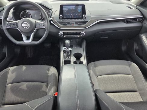 Used 2025 Nissan Altima 2.5 SV FWD image 14