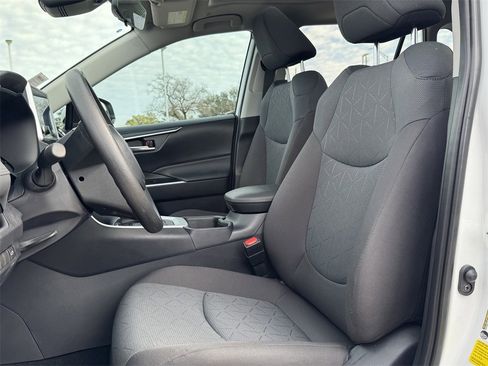 Used 2025 Toyota RAV4 XLE image 16