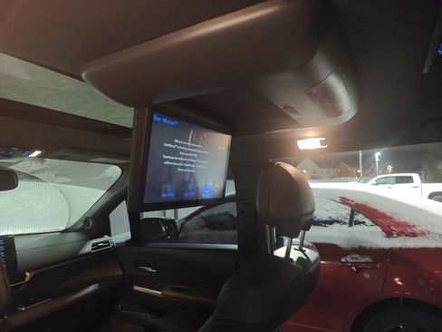 Used 2023 Toyota Sienna XSE image 12