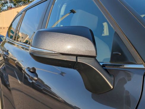 Used 2023 Toyota Highlander LE image 10