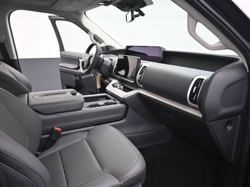 New 2025 Ford Expedition Active image 26