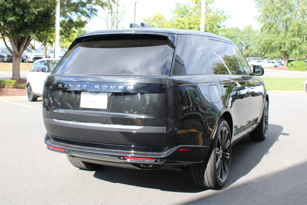 New 2027 Land Rover Range Rover Long Wheelbase SE AWD/4WD image 3