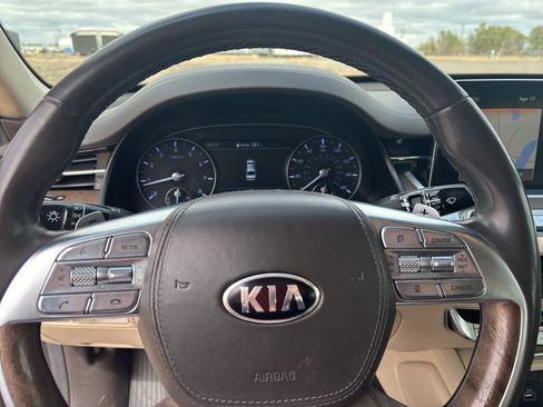 Used 2019 Kia K900 Luxury image 19