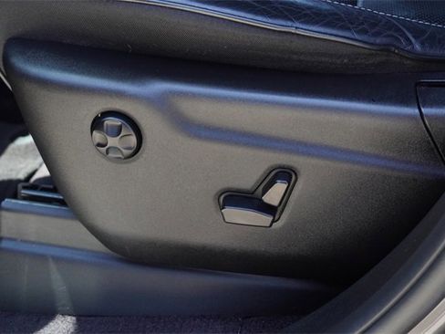 Used 2017 Jeep Grand Cherokee Overland image 19