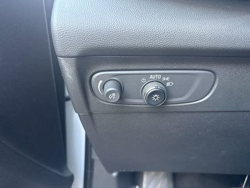 Used 2023 Buick Envision Essence image 32