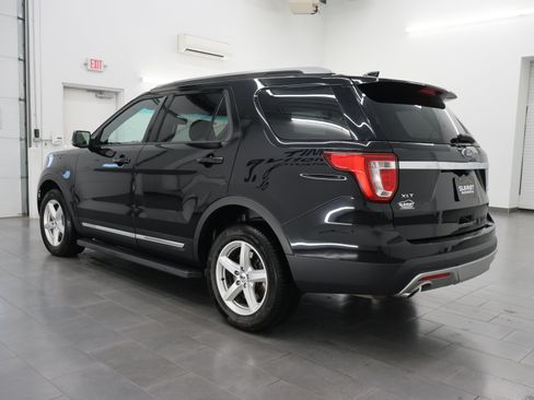 Used 2017 Ford Explorer XLT w/ Equipment Group 202A AWD/4WD image 5