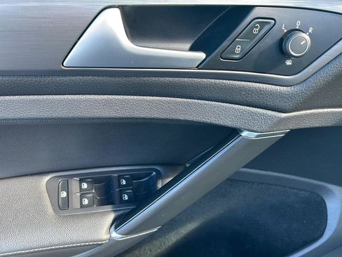 Used 2021 Volkswagen Golf 4-Door image 15