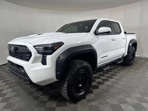 Used 2024 Toyota Tacoma TRD Sport w/ TRD Sport Premium Package AWD/4WD image 8