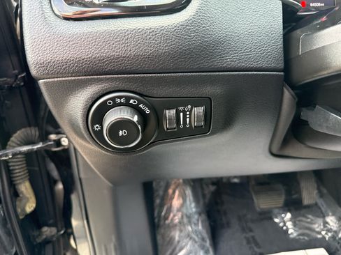 Used 2018 Jeep Compass Latitude AWD/4WD image 17