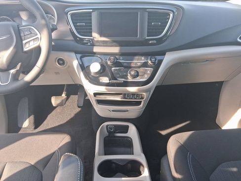 Used 2024 Chrysler Voyager LX image 11