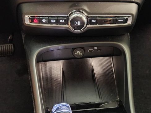 Certified 2026 Volvo XC40 B5 Plus AWD/4WD image 19