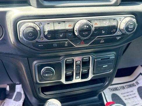 Used 2023 Jeep Wrangler Unlimited Sahara w/ Cold Weather Group AWD/4WD image 17