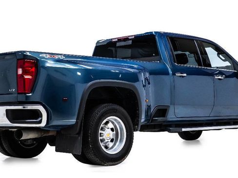 Used 2025 Chevrolet Silverado 3500 LTZ w/ LTZ Texas Edition image 3