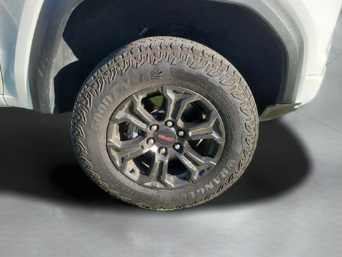 Used 2024 GMC Canyon Elevation w/ Convenience Package RWD image 13