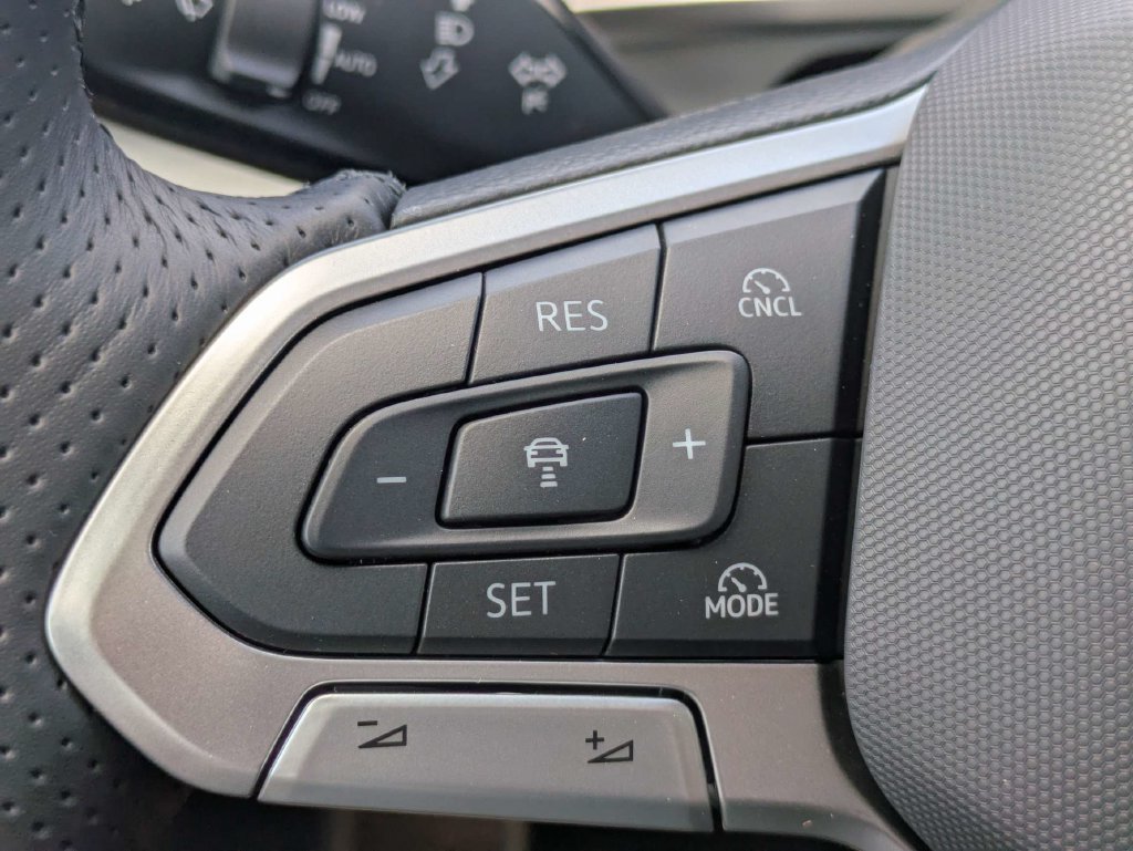 New 2026 Volkswagen Tiguan SE R-Line FWD image 27