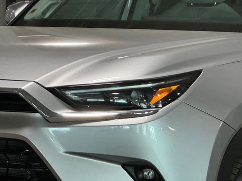 Used 2024 Toyota Grand Highlander Limited image 5