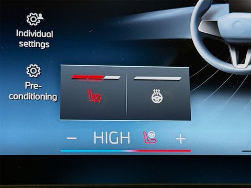 Used 2025 BMW 330i Sedan w/ M Sport Package image 21