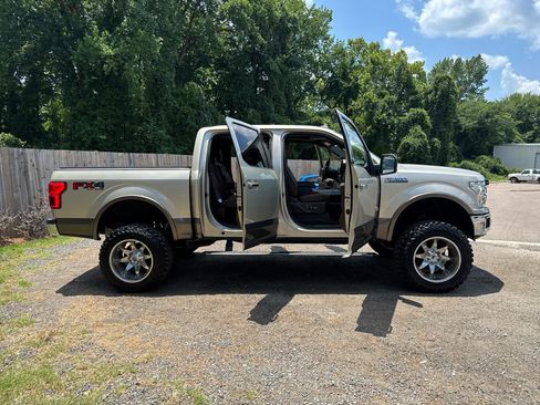 Used 2018 Ford F150 King Ranch w/ Equipment Group 601A Luxury AWD/4WD image 20