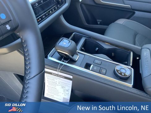 New 2025 Nissan Pathfinder Platinum image 8