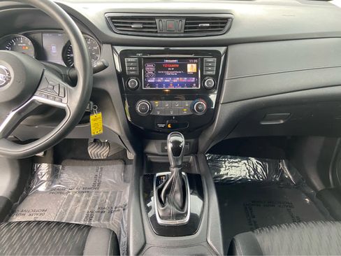 Used 2018 Nissan Rogue S AWD/4WD image 16