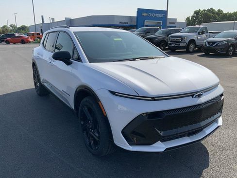 New 2025 Chevrolet Equinox EV RS image 2