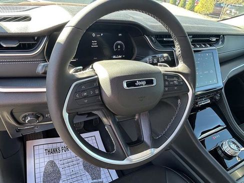 New 2025 Jeep Grand Cherokee Altitude image 9