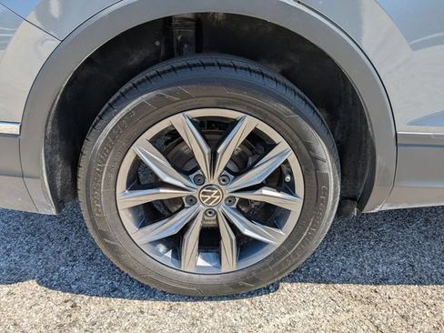 Used 2022 Volkswagen Tiguan SE AWD/4WD image 11